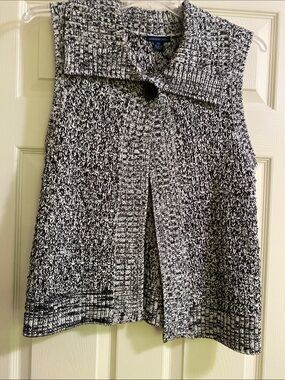 Sleeveless Knit Vest - Black & White